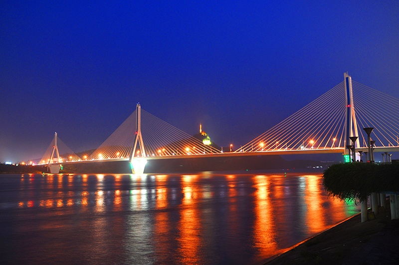 夷陵(ling)長江(jiang)大(da)橋